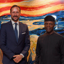 8. oktober: Kronprinsregenten er til stede ved åpningen av Nordic-African Business Summit 2019 i Oslo. Her sammen med Nigerias visepresident, Yemi Osinbajo. Foto: Det kongelige hoff.